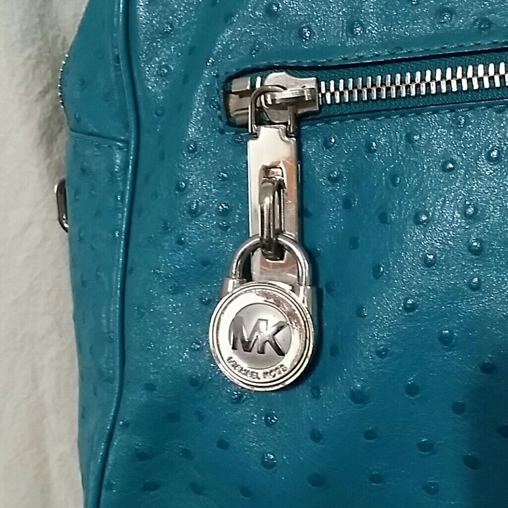 Michael Kors unique turquoise ostrich embosed bag - Picture 3 of 6